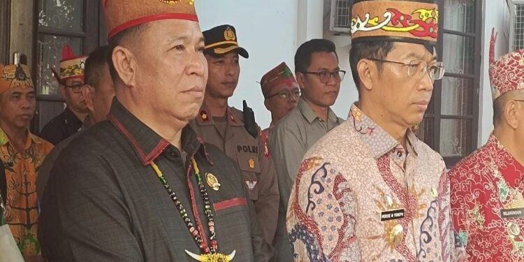 FOTO: MATAKALTENG - Ketua DPRD Murung Raya (Mura), Doni, turut menghadiri penyambut kedatangan Dandim 1013/Muara Teweh Letkol Inf Agussalim Tuo.