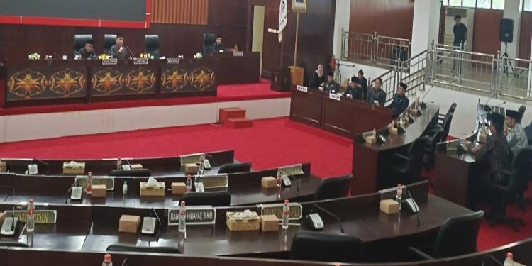 FOTO: MATAKALTENG - Kondisi ruang rapat paripurna DPRD Mura.