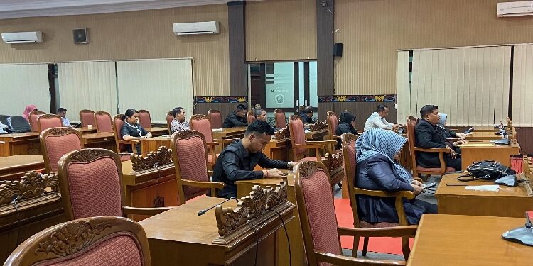 FOTO: DIAN/MATA KALTENG - Rapat paripurna penyampaian pendapat fraksi DPRD Kotim belum lama ini.