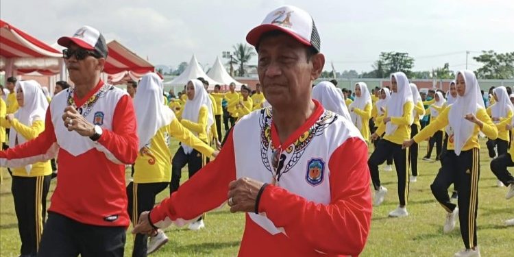 FOTO: MATAKALTENG - Wakil Ketua DPRD Mura, ikuti senam bersama.