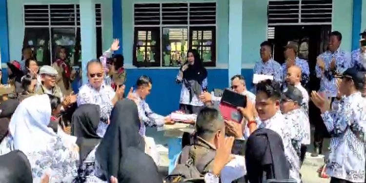 FOTO: DISDIK/MATA KALTENG - Kemeriahan peringatan HGN di Kecamatan Teluk Sampit, Minggu 26 November 2023.