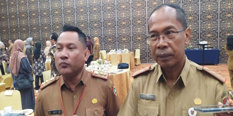 FOTO: MATAKALTENG - Kepala Dinas Kesehatan Kalteng Suyuti Syamsul dan Plt. Direktur RS Doris Sylvanus, Ady Fraditha saat dikonfirmasi terkait operasi perdana bedah jantung terbuka.
