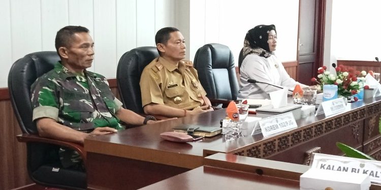FOTO: MATAKALTENG - Sahli Bidang Ekonomi, Keuangan, dan Pembangunan Yuas Elko menghadiri Rakor Pengendalian Inflasi Daerah.