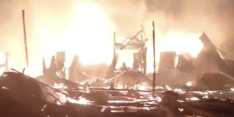 FOTO: IST/MATA KALTENG - Pasar simpang Sebabi yang dilahap si jago merah subuh tadi. Senin, 27 November 2023.