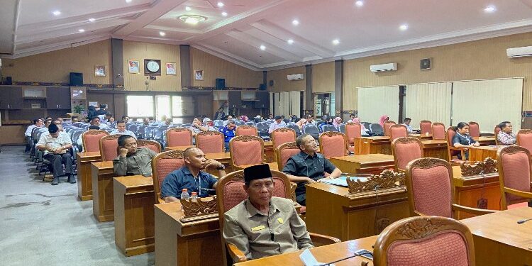 Foto: DIAN/MATA KALTENG - Rapat paripurna penyampaian hasil reses DPRD Kotim belum lama ini.