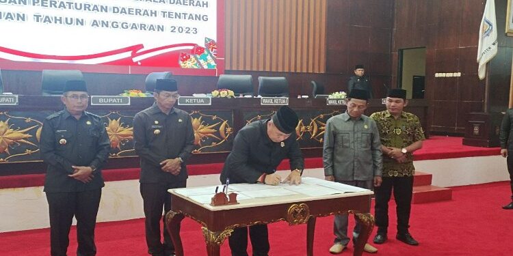 FOTO: MATAKALTENG - Rapat paripurna DPRD Mura.