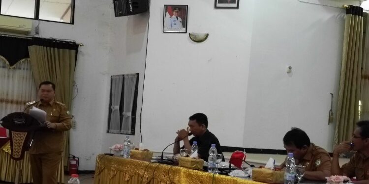 FOTO : DEVIANA/MATAKALTENG - Bupati Kotim Halikinnor saat membuka kegiatan di Bappelitbangda, Selasa 28 November 2023.