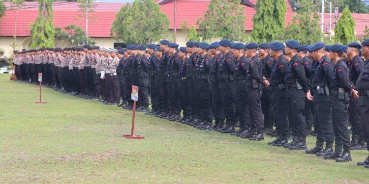 FOTO: RZL/MATAKALTENG - Para personel Polda Kalteng pada saat melaksanakan apel kesiapan PAM Tahap Kampanye Pemilu 2024.