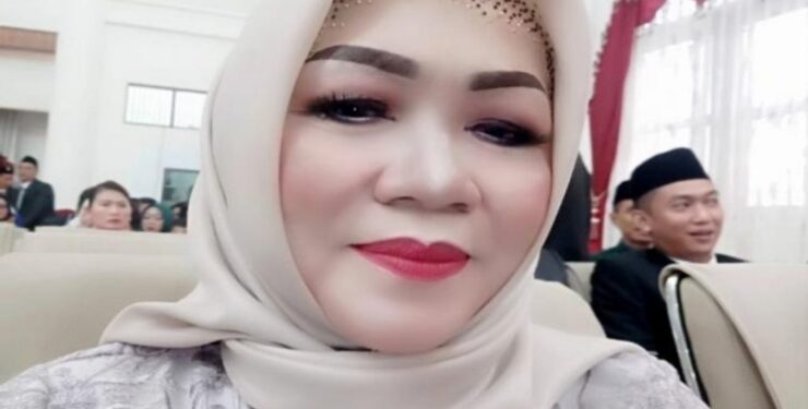 Ketua Fraksi Golkar DPRD Barsel, Hj Ani Mahrita