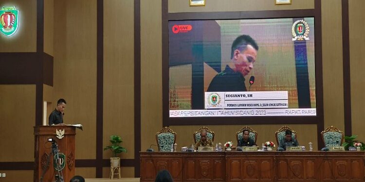FOTO : ANR/MATAKALTENG - Juru Bicara penyampaikan laporan hasil reses DPRD Katingan Dapil III (Jalur Sungai Katingan), Sugianto.