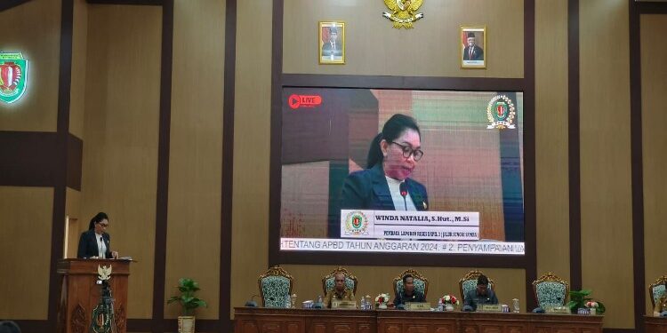 FOTO : ANR/MATAKALTENG - Pembaca Laporan Reses Daerah Pemilihan (Dapil) III (Jalur Sungai Samba) DPRD Kabupaten Katingan, Winda Natalia.