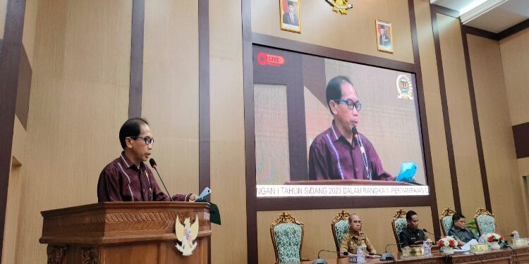 FOTO : ANR/MATAKALTENG - Anggota DPRD Katingan, Ramba, saat menyampaikan Laporan Hasil Rapat Badan Anggaran DPRD Katingan tentang Rancangan Peraturan Daerah tentang APBD Tahun Anggaran 2024.