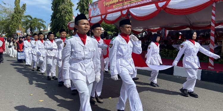 FOTO: DOK/MATA KALTENG - Pasukan Paskibraka saat pawai pembangunan beberapa waktu lalu.
