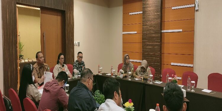 FOTO: MATAKALTENG - Suasana Layanan fasilitasi penyelesaian masalah bagi para pelaku usaha.