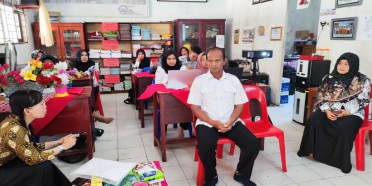 FOTO: DISDIK/MATA KALTENG - Monev PMM oleh BPMP Provinsi Kalteng di Kotim, 29 November 2023.