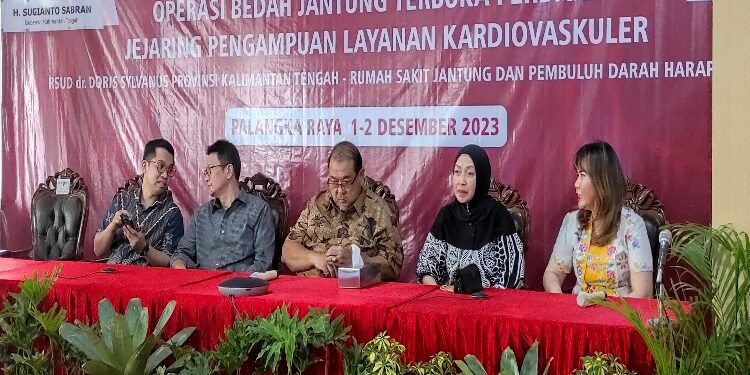 FOTO: IST/MATAKALTENG - Dr. dr. Hananto Andriantoro, Sp.JP(K), M.A.R.S, Ketua Tim Pengampu Layanan Kardiovaskuler Nasional pada press conference post op bedah jantung terbuka kedua.