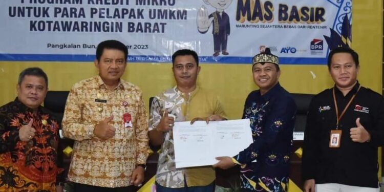 FOTO: IST/MATAKALTENG
Peluncuran program Mas Basir dihadiri oleh Pj Bupati Kobar dan Plh Sekda Kobar di Aula Baopedalitbang.