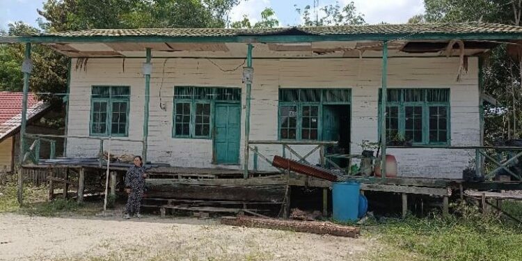 FOTO: MATAKALTENG - Pustu Bundar di Kecamatan Dusun Utara yang sangat tidak layak dan perlu perbaikan.