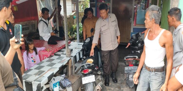 FOTO: IST/MATA KALTENG- Lokasi perusakan rumah milik warga oleh seorang wanita muda diduga ODGJ.