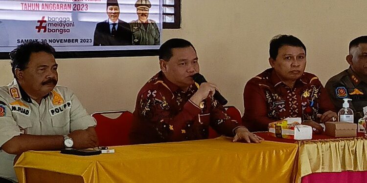 FOTO : DOK DEVIANA/MATAKALTENG - Bupati Kotim Halikinnor saat memberikan arahan, belum lama ini.