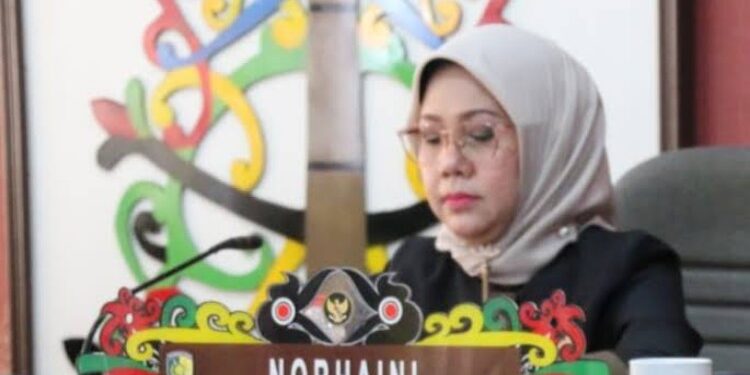 FOTO: MATAKALTENG - Anggota Komisi C DPRD Kota Palangka Raya, Norhaini.