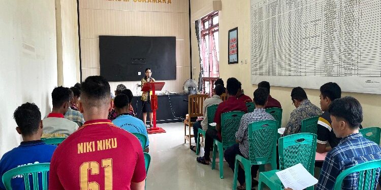 FOTO: IST/MATAKALTENG - Kegiatan sidang evaluasi terkait pengusulan remisi natal, integrasi, dan penunjukan tamping kerja dalam dan kerja luar bagi warga binaan.