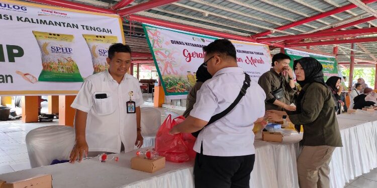 FOTO: MATAKALTENG - Pelaksanaan operasi pangan murah oleh pemerintah.