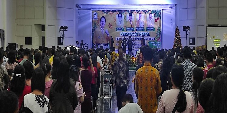 FOTO: MATAKALTENG - Perayaan natal DPD Golkar.