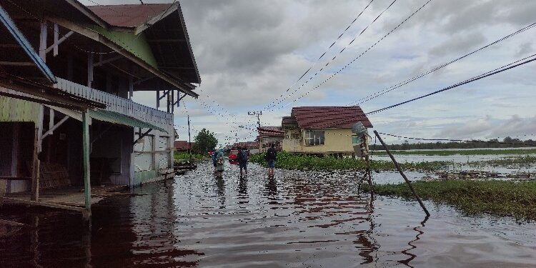 FOTO: MATAKALTENG - Salah satu wilayah di Kota Palangka Raya, yang terendam banjir.