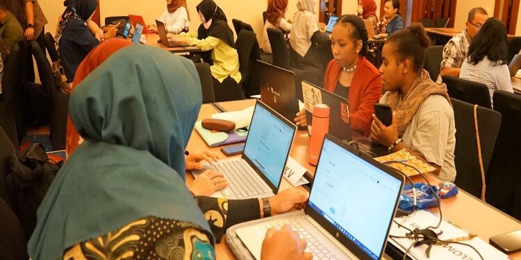 FOTO: IST/MATA KALTENG - Lokakarya penerjemahan bahasa Indonesia.