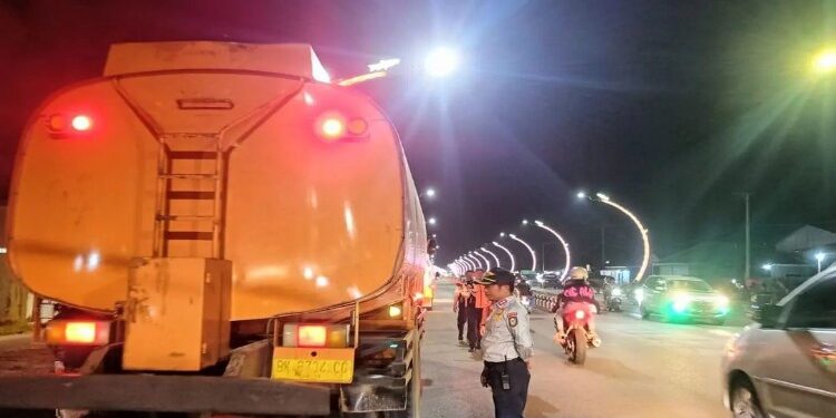 FOTO : IST/MATAKALTENG - Pengawas lalu lintas di area Terowongan Nur Mentaya oleh Dishub Kotim, belum lama ini.