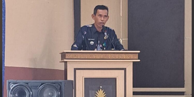 Foto: MATAKALTENG - Camat Kota Besi yang sudah pindah tugas, Gusti Mukafi.