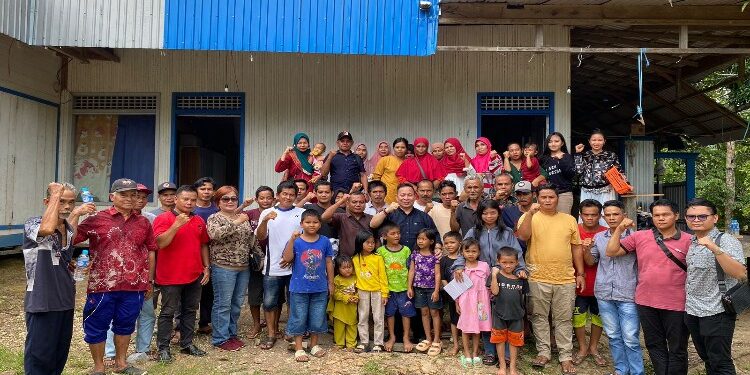 FOTO: MATAKALTENG - Ketua DPRD Murung Raya, Doni, pada saat melakukan reses.