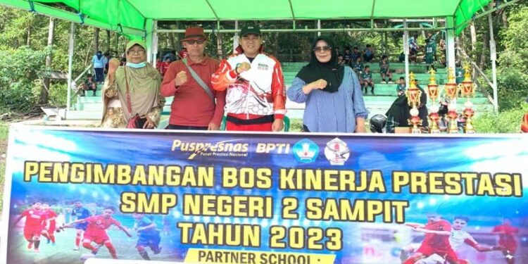 FOTO: DISDIK/MATA KALTENG - Penutupan pengimbangan BOS kinerja prestasi SMPN 2 Sampit, Minggu 10 Desember 2023.