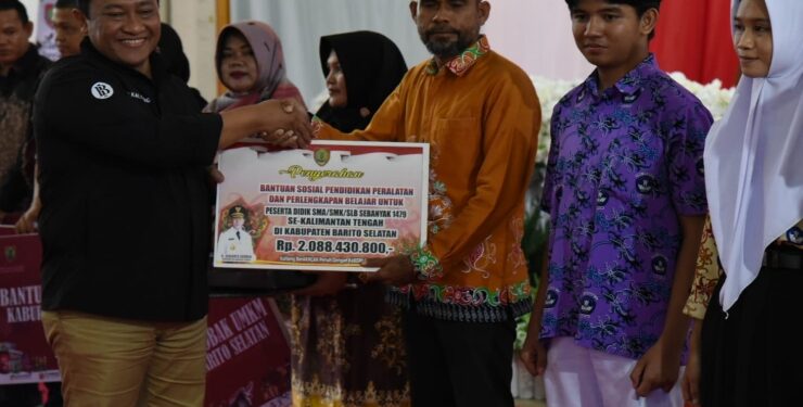 FOTO : IST/MATAKALTENG - Wagub Edy Pratowo resmi membuka Jambore UMKM Wilayah Timur Provinsi Kalteng Tahun 2023 di GPU Jaro Pirarahan.