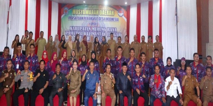 FOTO: MATAKALTENG - Kepala DPMD Mura, Dra Lynda Kristiane saat menyampaikan sambutan pada pembukaan Musyawarah Daerah (Musda) Persatuan Perangkat Desa Indonesia (PPDI) di Gedung Pertemuan Umum, Selasa (12/9/2023).