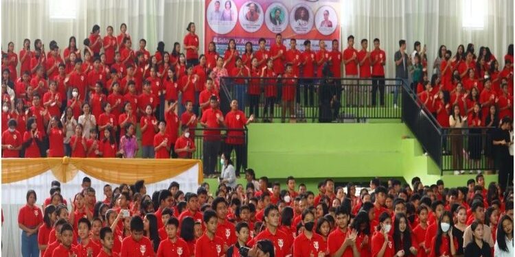 FOTO: MATAKALTENG - Murung Raya Bermazmur diikuti oleh ribuan umat kristiani dan berlangsung khidmat terpusat di GOR Futsal Tana Malai Tolung Lingu, Sabtu (12/08/2023).