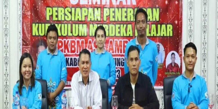 FOTO: MATAKALTENG - PKBM Asa Ambang melaksanakan Seminar persiapan penerapan kurikulum merdeka belajar yang berlangsung di Aula Dinas Pendidikan dan Kebudayaan (Disdikbud) Murung Raya (Mura), Kamis (12/10/2023).