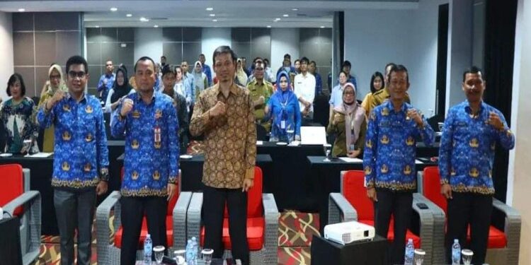 FOTO: MATAKALTENG - Diskominfo SP Mura saat mengikuti kegiatan Bimbingan Teknis (Bimtek) platform digital kemintraan bagi komunitas informasi masyarakat (KIM).