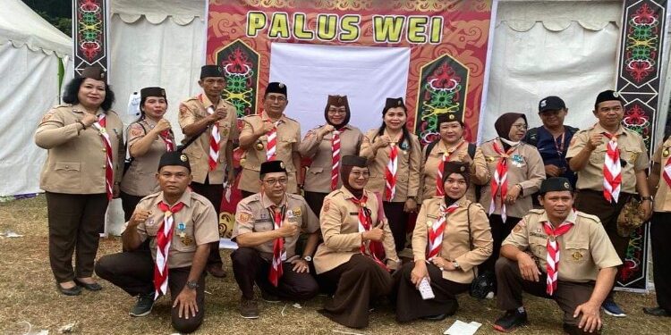 FOTO: MATAKALTENG - Wakil Bupati Murung Raya Rejikinoor didampingi istrinya Rini Margaretha Rejikinoor yang menghadiri Upacara Hari Pramuka ke-62 dan pembukaan Raimuna Nasional (Rainas) XII Tahun 2023 di Bumi Perkemahan dan Graha Wisata Pramuka (Buperta), Cibubur, Jakarta, Senin (14/8/2023).