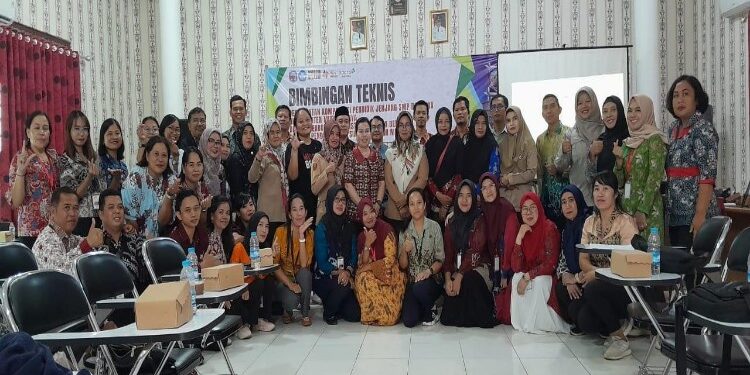FOTO: MATAKALTENG - Bimbingan Teknis (Bimtek) bagi guru jenjang SMP dan SMA khusus untuk wilayah Kecamatan Laung Tuhup, Barito Tuhup Raya dan kecamatan Murung.