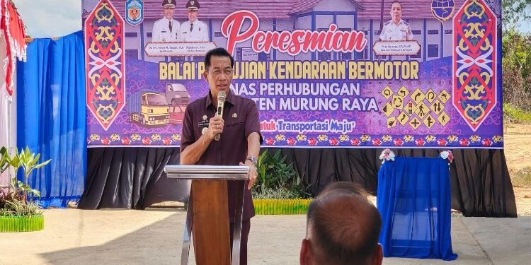 FOTO: MATAKALTENG - Bupati Murung Raya (Mura), Perdie M. Yoseph meresmikan balai pengujian kendaraan bermotor Dinas Perhubungan Kabupaten Murung Raya, Rabu (20/9/2023).
