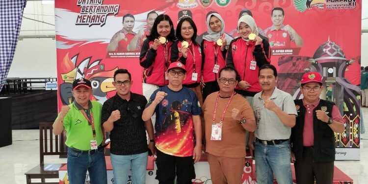 FOTO: MATAKALTENG - Kontingen Mura yang berhasil meraih medali emas di Porprov Kalteng.
