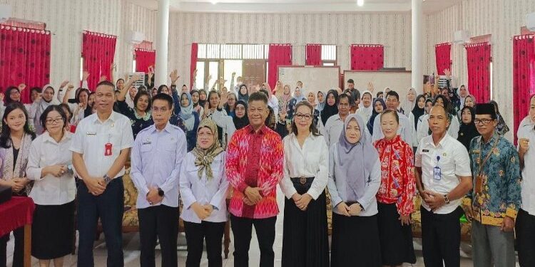 FOTO: MATAKALTENG - Dinas Pendidikan dan Kebudayaan (Disdikbud) Murung Raya (Mura) menggelar Bimbingan Teknis (Bimtek) peningkatan kualitas dan metode pembelajaran yang kreatif dan inovatif bagi Guru Pendidikan Anak Usia Dini (PAUD) yang berlangsung di Aula Disdikbud, Rabu (2/7/2023).