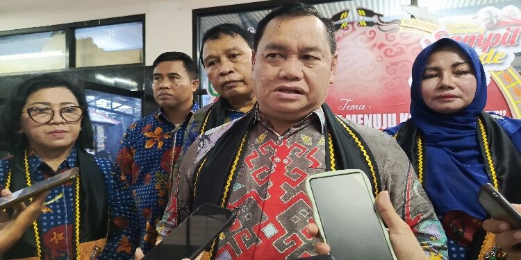 FOTO: IST/MATAKALTENG - Bupati Kotim Halikinnor didampingi wakilnya Irawati dan Sekda Kotim, HM Fajrurrahman serta FKPD. 
