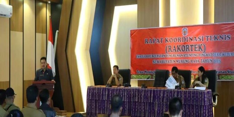 FOTO: MATAKALTENG - Asisten II Setda Mura Buka Rakortek Evaluasi Percepatan Penurunan Stunting.