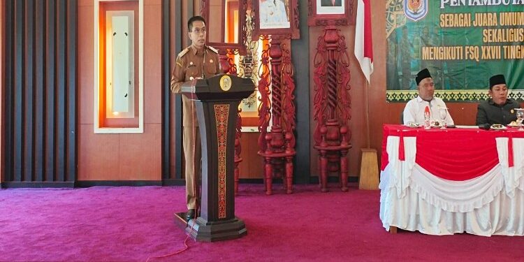 FOTO: MATAKALTENG - Penjabat (Pj) Bupati Murung Raya (Mura), Hermon melepas empat orang peserta terbaik dari Kabupaten Murung Raya (Mura).