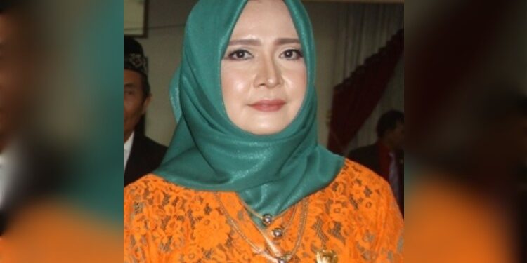 FOTO: MATAKALTENG - Anggota DPRD Barsel, Hj Nyimas Artika.