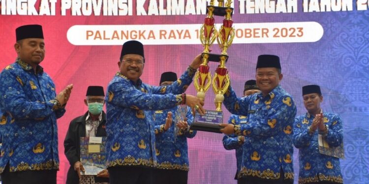 FOTO: IST/MATAKALTENG
- Kafilah Kabupaten Kotawaringin Barat merebut juara umum MTQ Korpri VII tingkat Provinsi Kalimantan Tengah.
