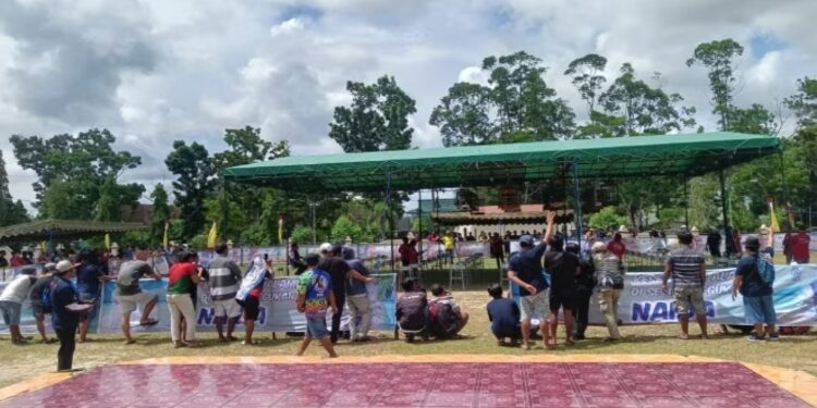 FOTO: IST/MATAKALTENG - Suasana lomba burung berkicau DPRD Cup III di halaman Kantor DPRD Kobar.